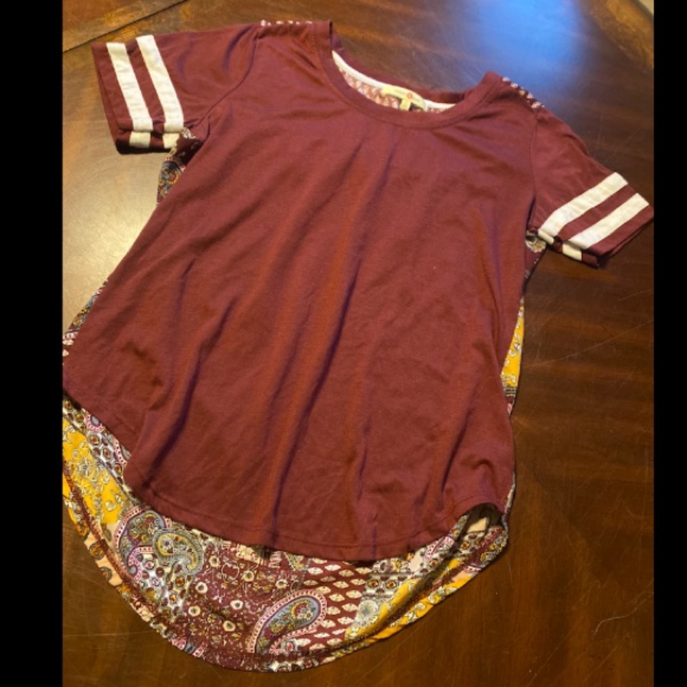 Wishful Park Maroon Layered Short Sleeve Top with Paisley Hem